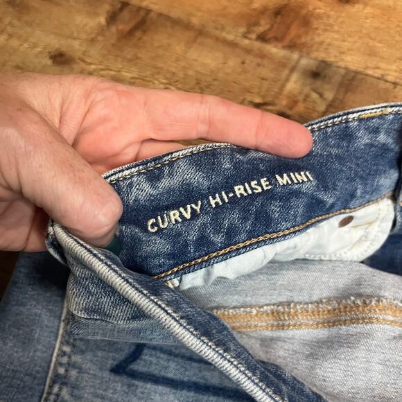 American Eagle | Women's Medium Wash Distressed Curvy High Rise Mini Skirt Sz 6 - Picture 5 of 6